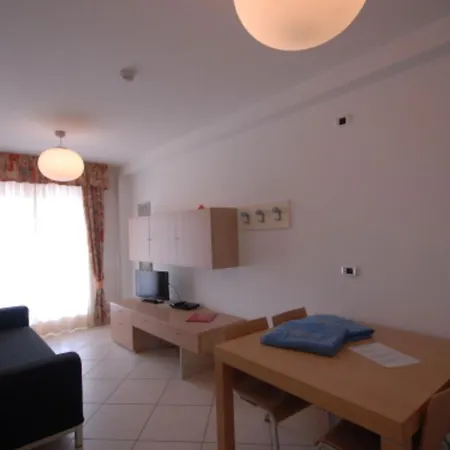 Апартаменти Seaside Escape With Pool View Бібіоне