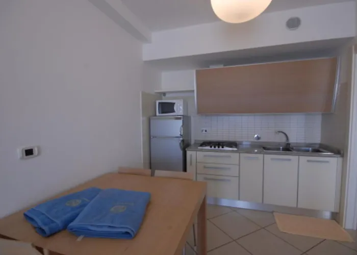 Seaside Escape With Pool View Appartement *