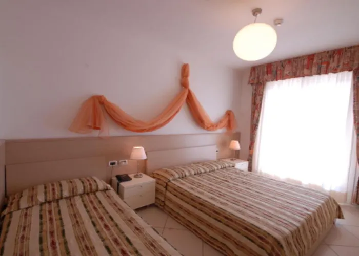 Seaside Escape With Pool View Appartement