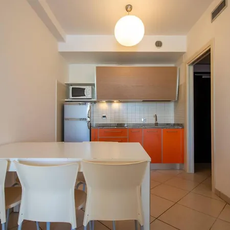 Seaside Escape With Pool View Apartamento Bibione