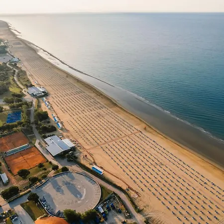 Seaside Escape With Pool View Apartamento *