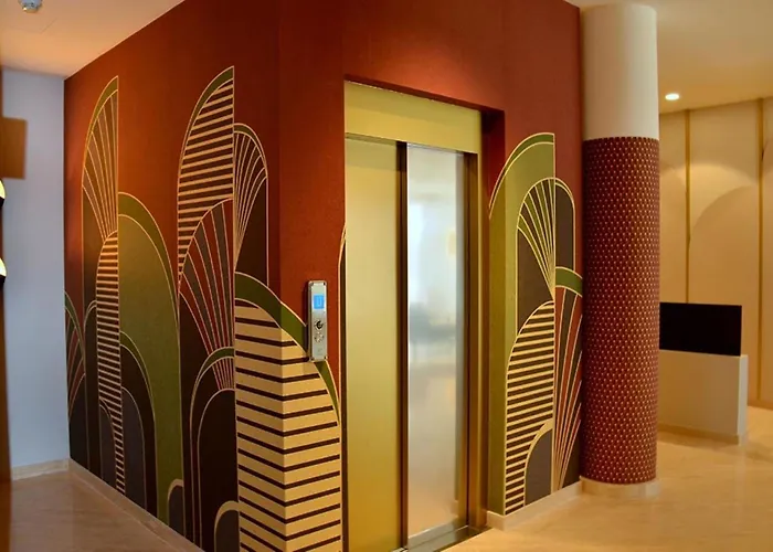 Apartment Seaside Escape With Pool View *